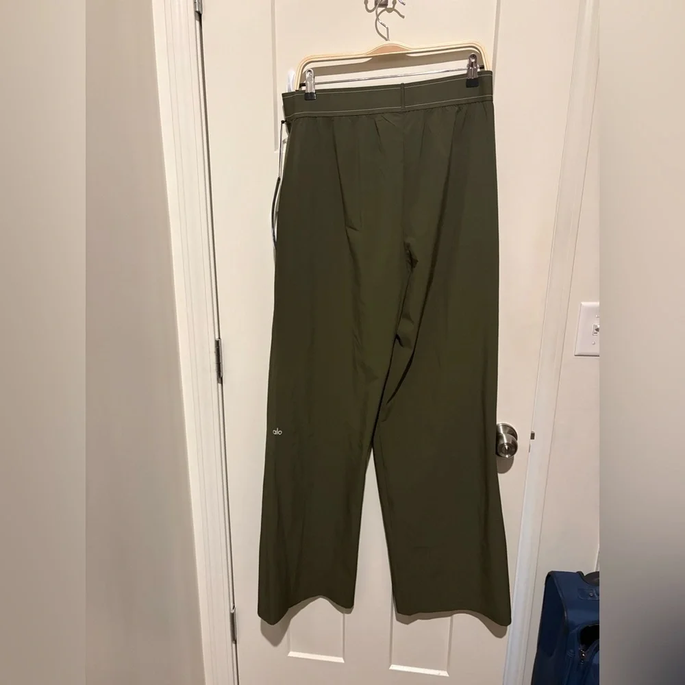 ALO Yoga Suit Up Trouser (Long) Large Color: Olive Green NWT